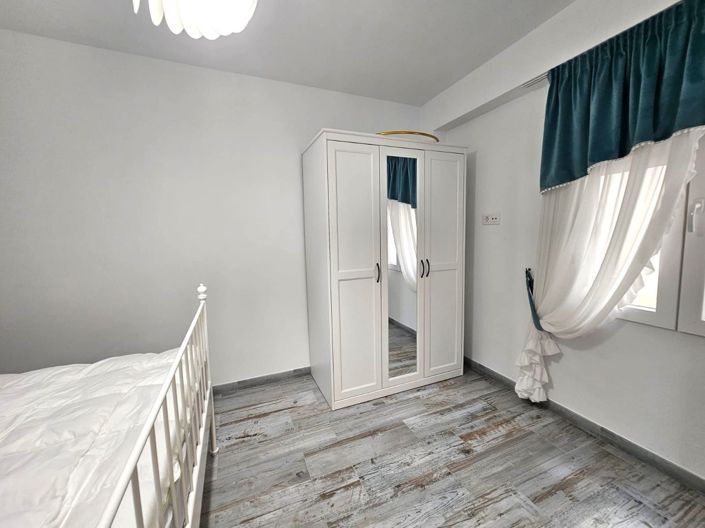 Image No.26-3 Bed Flat for sale