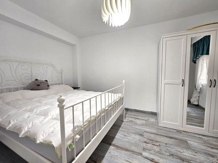 Image No.27-3 Bed Flat for sale