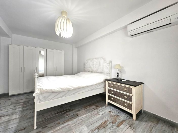 Image No.29-3 Bed Flat for sale