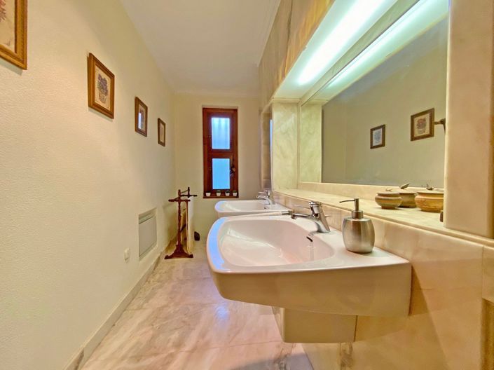 Image No.11-4 Bed Villa for sale
