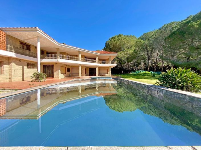 Image No.2-4 Bed Villa for sale