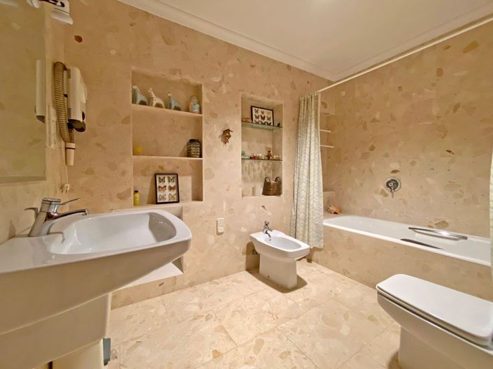 Image No.46-4 Bed Villa for sale