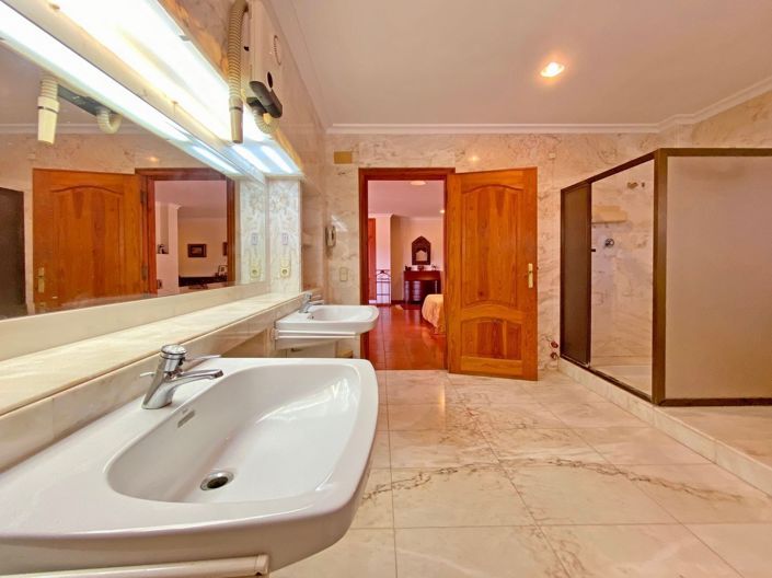 Image No.59-4 Bed Villa for sale