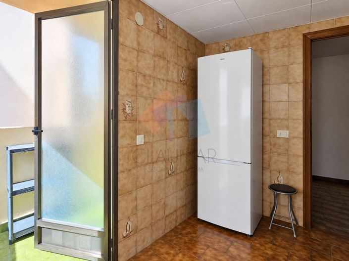 Image No.25-3 Bed Flat for sale