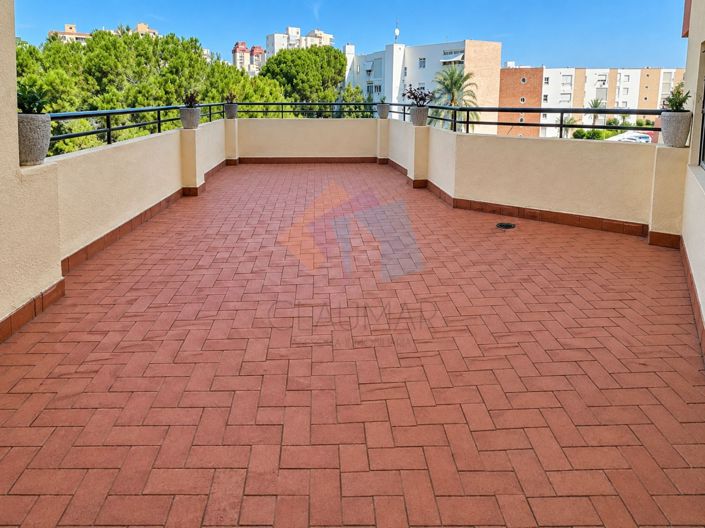 Image No.9-3 Bed Flat for sale