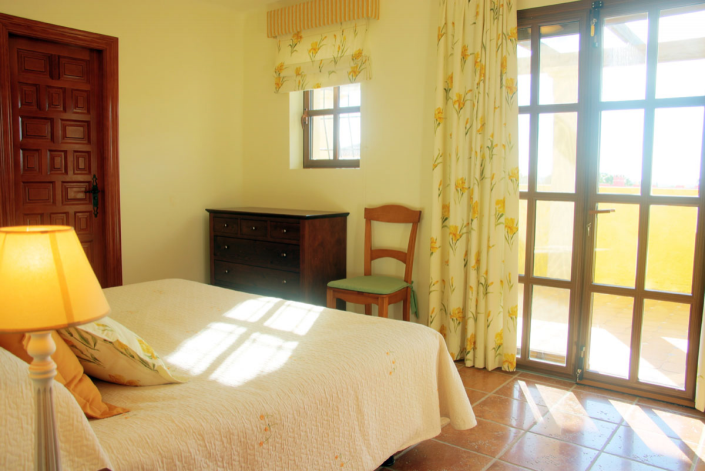 Image No.8-4 Bed Villa / Detached for sale