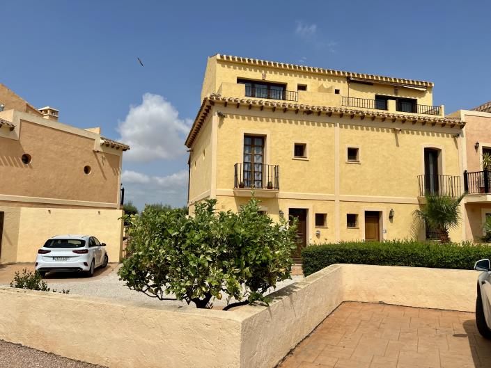 Image No.1-3 Bed Townhouse for sale