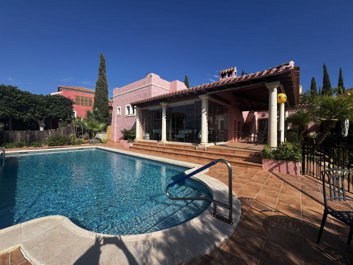 Image No.1-4 Bed Villa / Detached for sale