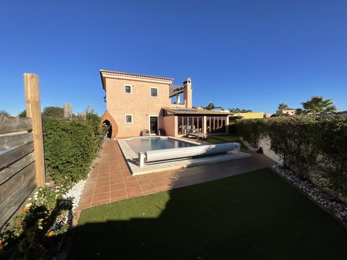 Image No.1-3 Bed Villa / Detached for sale