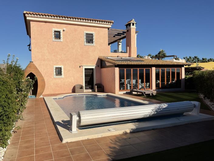 Image No.18-3 Bed Villa / Detached for sale