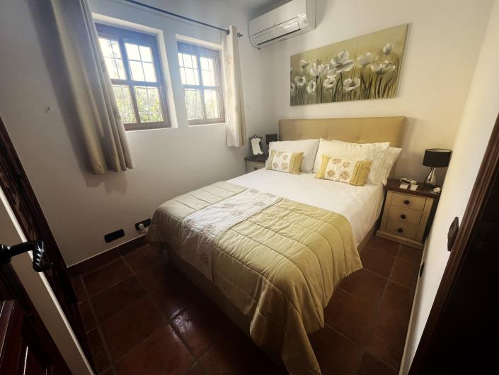 Image No.10-3 Bed Villa / Detached for sale