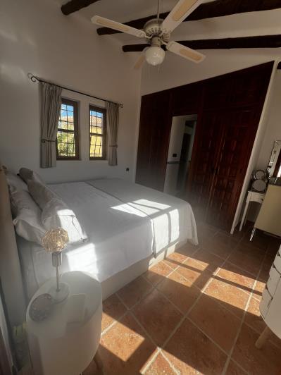 Image No.14-3 Bed Villa / Detached for sale