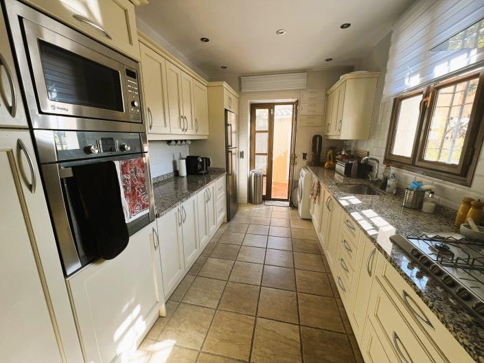 Image No.2-6 Bed Villa / Detached for sale