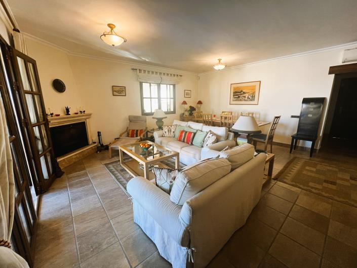 Image No.8-6 Bed Villa / Detached for sale