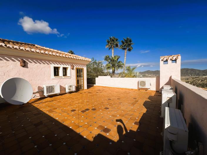 Image No.34-6 Bed Villa / Detached for sale