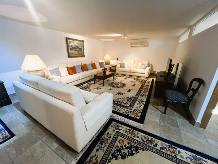 Image No.37-6 Bed Villa / Detached for sale