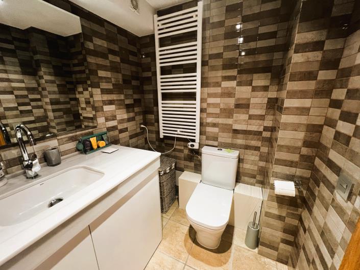 Image No.40-6 Bed Villa / Detached for sale