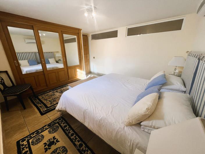 Image No.42-6 Bed Villa / Detached for sale