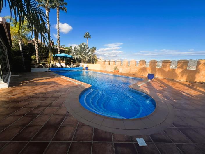 Image No.53-6 Bed Villa / Detached for sale