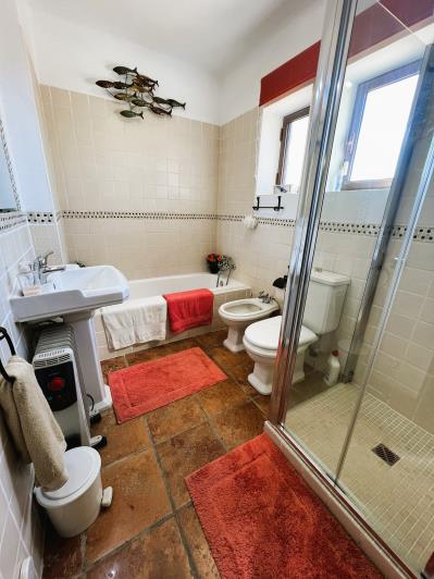 Image No.10-3 Bed Villa / Detached for sale