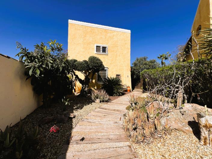 Image No.23-3 Bed Villa / Detached for sale