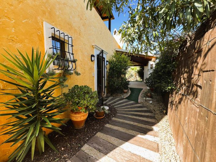 Image No.24-3 Bed Villa / Detached for sale
