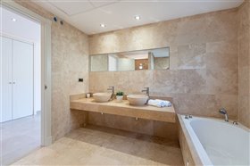 Image No.23-3 Bed Property for sale