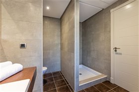 Image No.26-3 Bed Property for sale