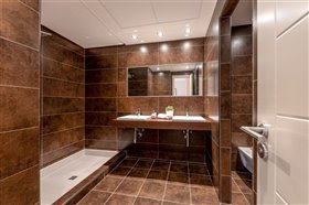 Image No.27-3 Bed Property for sale