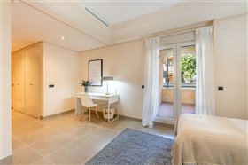 Image No.37-3 Bed Property for sale