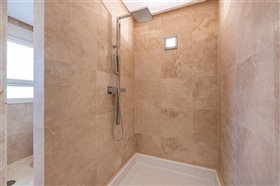 Image No.40-3 Bed Property for sale