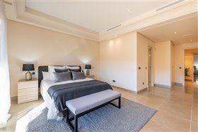 Image No.41-3 Bed Property for sale