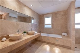 Image No.42-3 Bed Property for sale