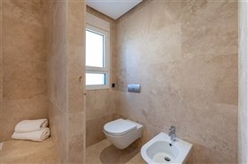 Image No.43-3 Bed Property for sale