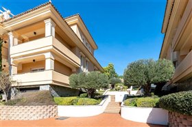 Image No.50-3 Bed Property for sale