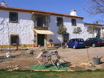 1 - Alcaracejos, Property