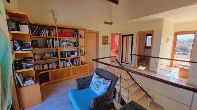 33--First-floor-library