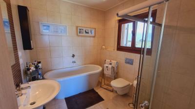 45--First-Bedroom-ensuite-shower