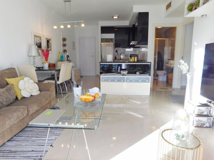 Image No.11-2 Bed Property for sale