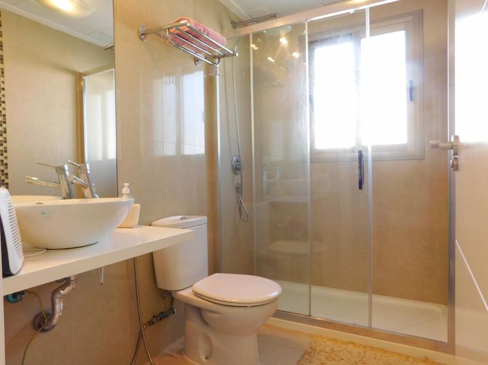 Image No.18-2 Bed Property for sale