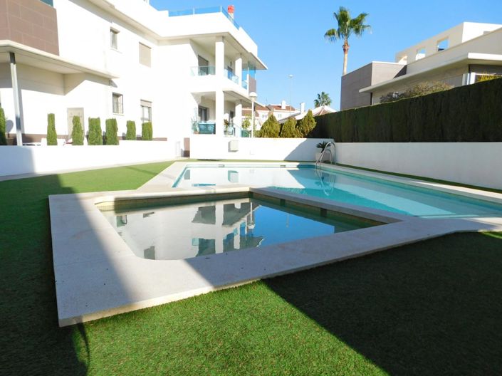 Image No.33-2 Bed Property for sale