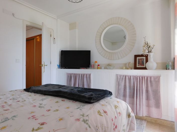 Image No.20-2 Bed Townhouse for sale