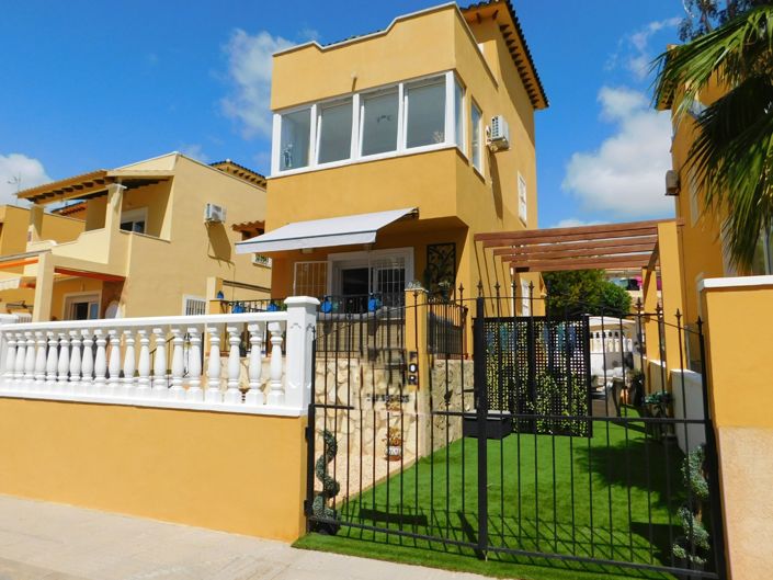 Image No.1-3 Bed Villa for sale