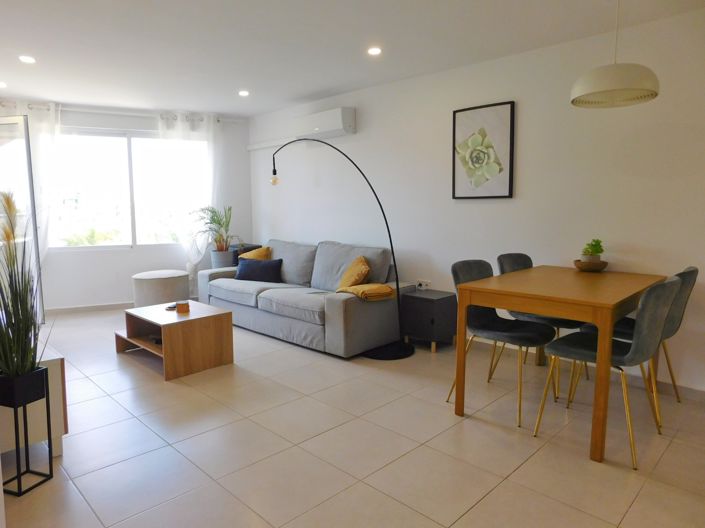 Image No.12-3 Bed Property for sale