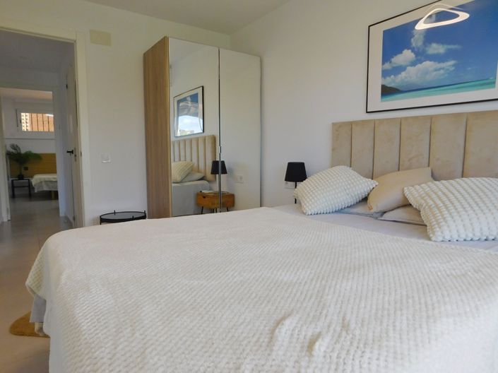 Image No.19-3 Bed Property for sale