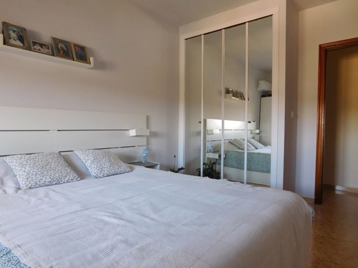 Image No.17-2 Bed Property for sale