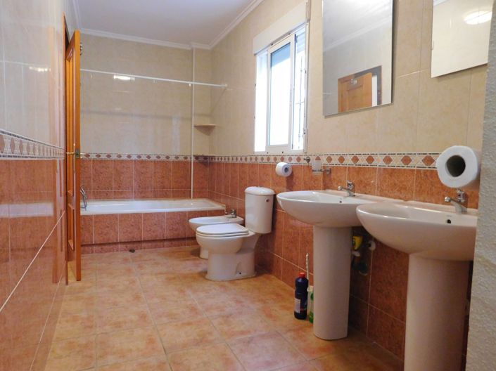 Image No.28-5 Bed Villa for sale