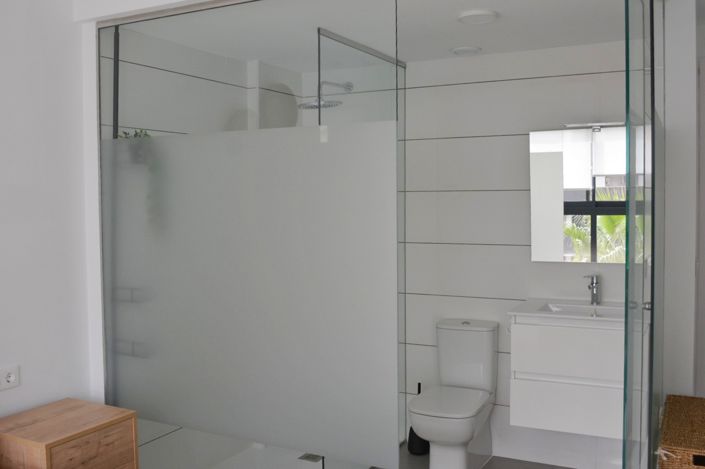 Image No.12-2 Bed Property for sale