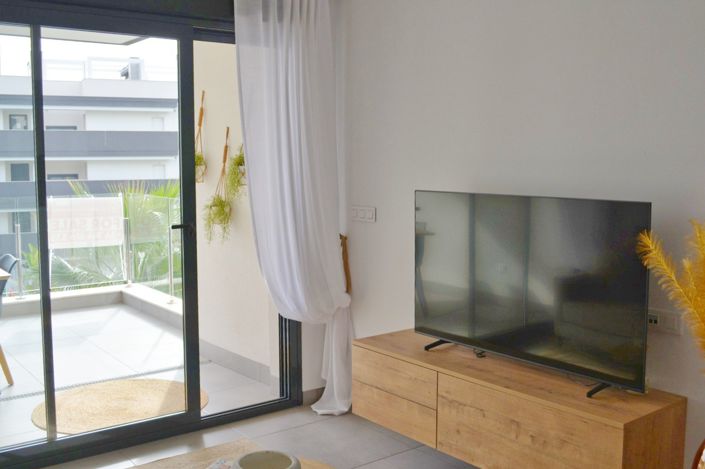 Image No.8-2 Bed Property for sale