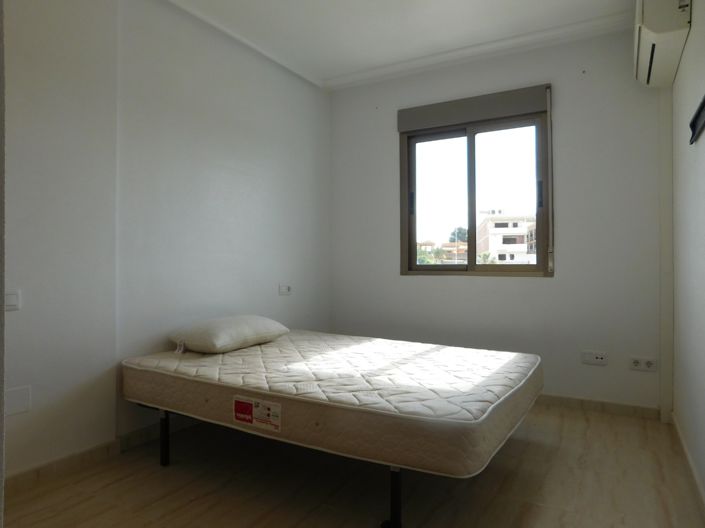 Image No.10-2 Bed Property for sale